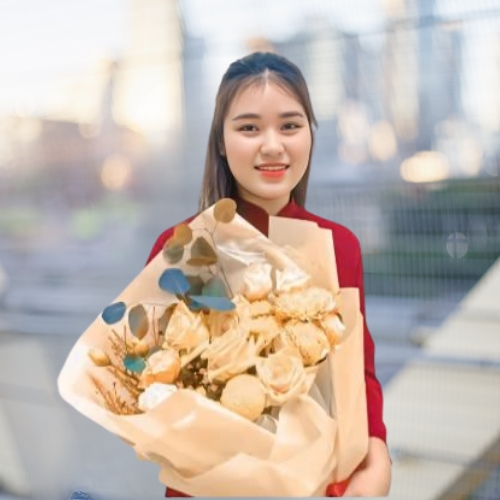 Cô: Hoàng Lệ Diễm